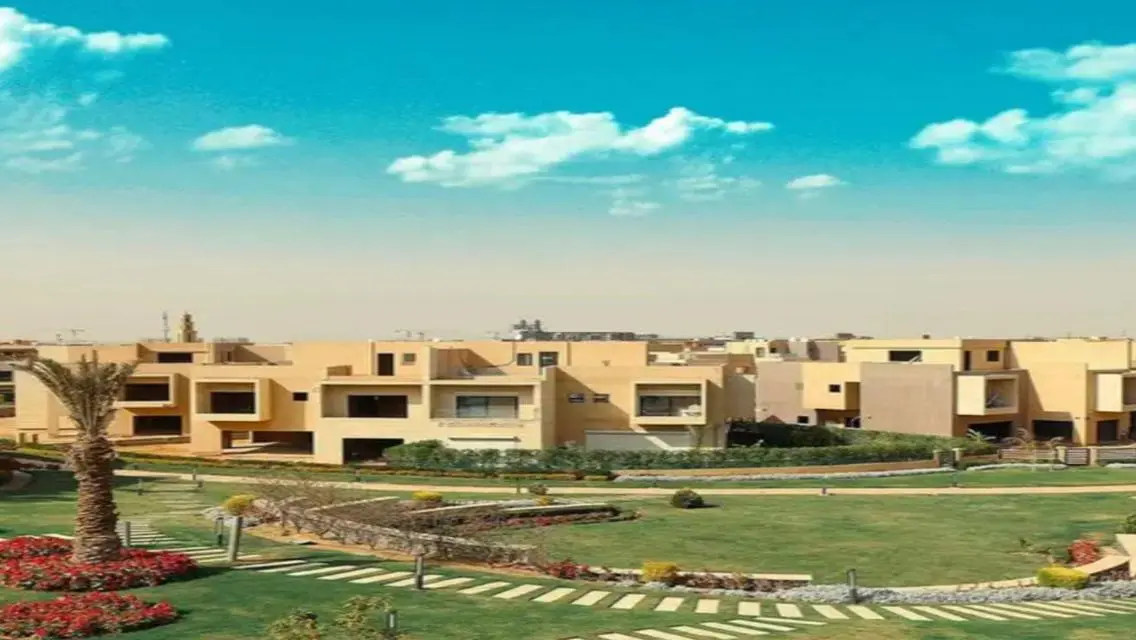 عقار فخم بمساحة واسعة مع مزايا مذهلة