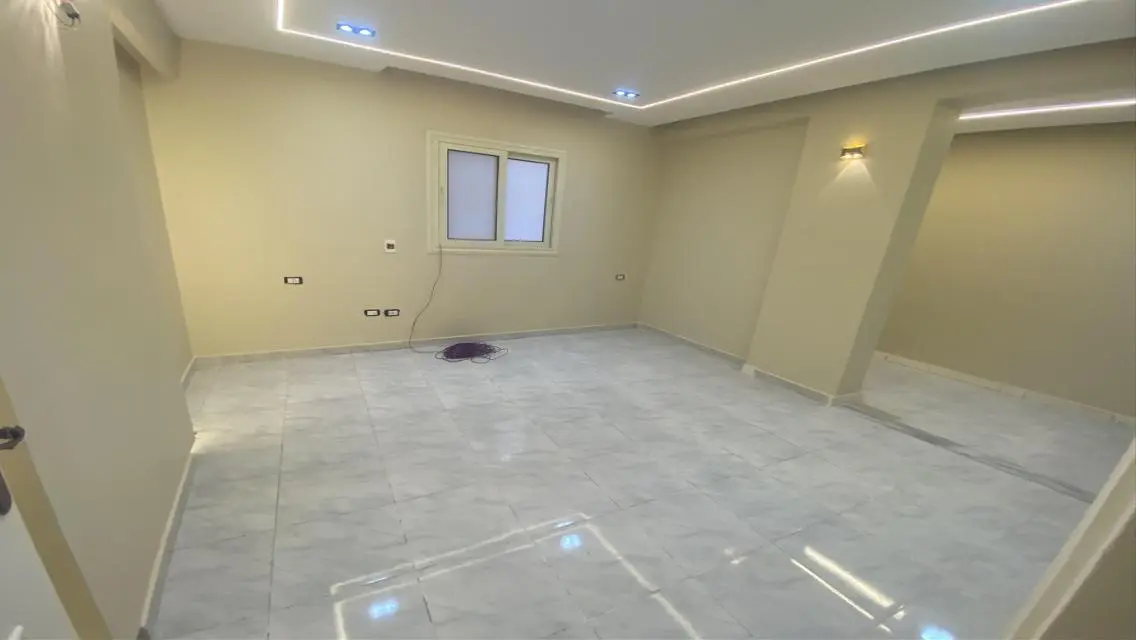 شقة فاخرة للبيع في موقع متميز