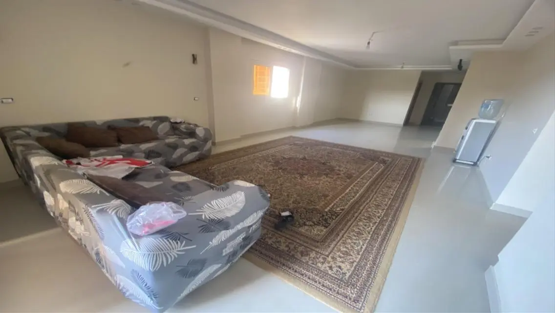 شقة فاخرة للبيع في موقع متميز