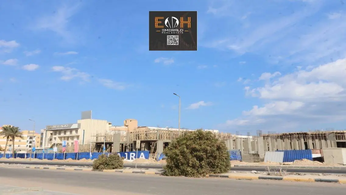 عقار فخم في مجرى مع إطلالات رائعة
