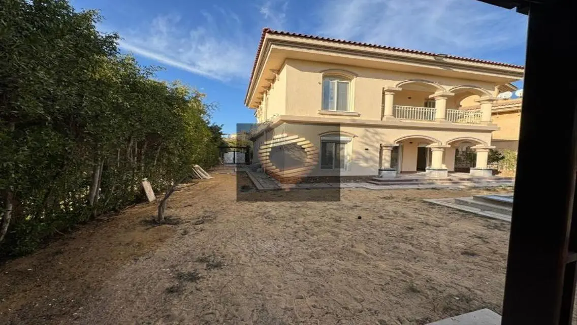 Luxury Villa with Complete Amenities in Prime Location