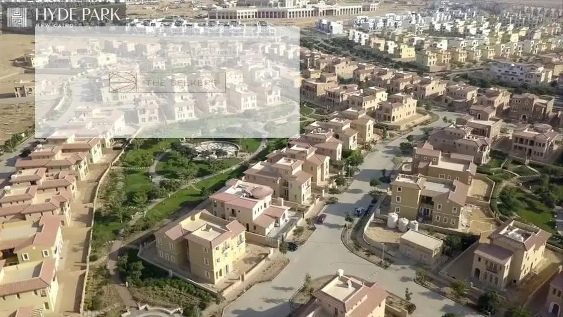 فيلا فاخرة للبيع بحمام سباحة خاص وحديقة
