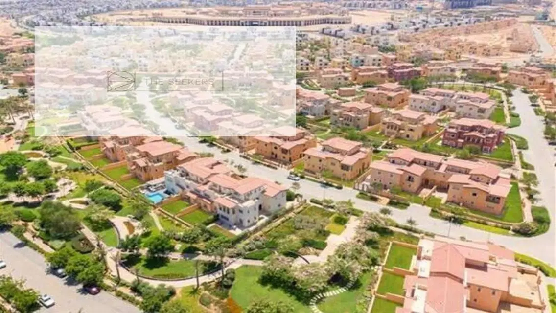 فيلا فاخرة للبيع بحمام سباحة خاص وحديقة