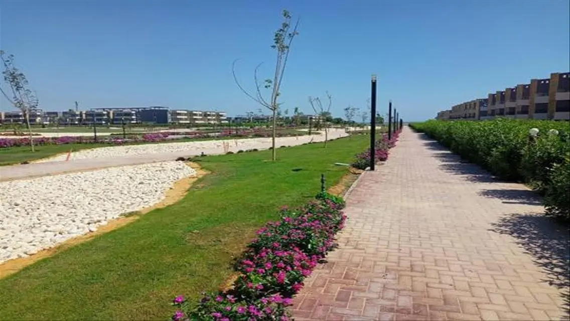 Luxurious Apartment in Major Lakes City
