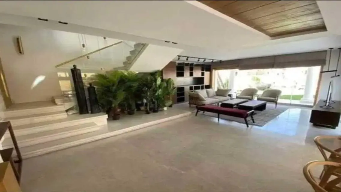 شقة فاخرة بمساحة واسعة مع إطلالات ساحرة