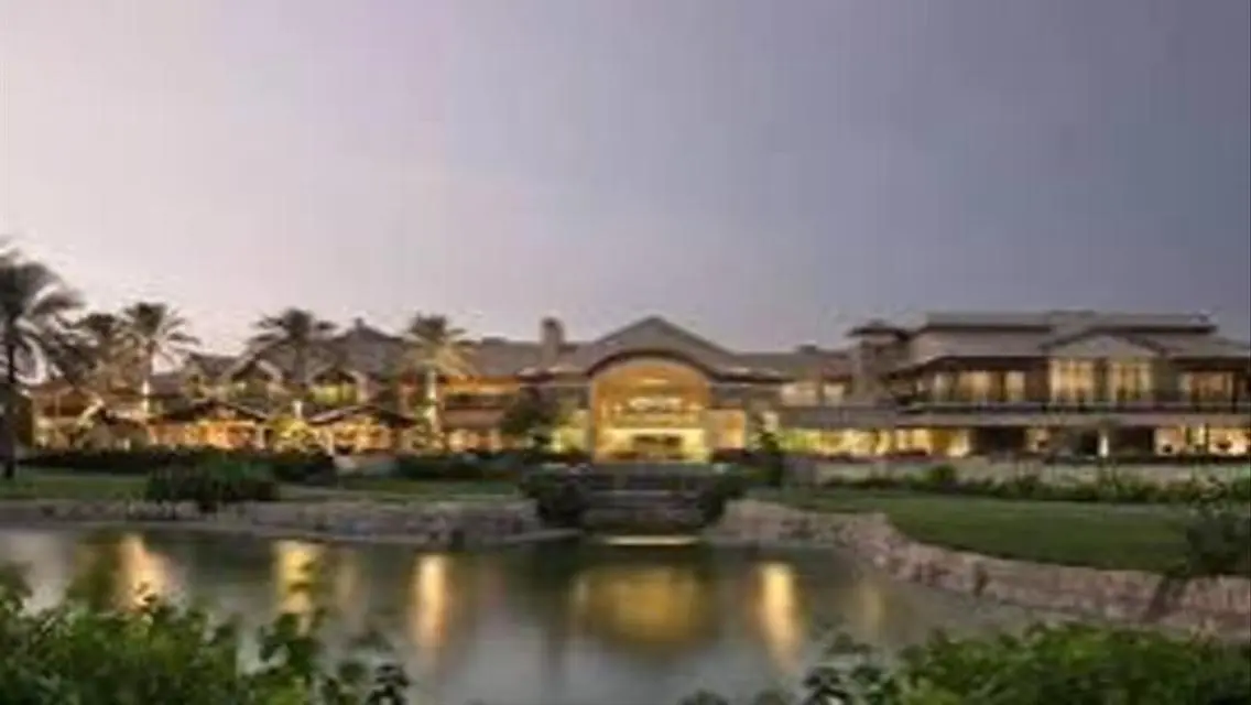 Luxurious Villa with Stunning Lake Views