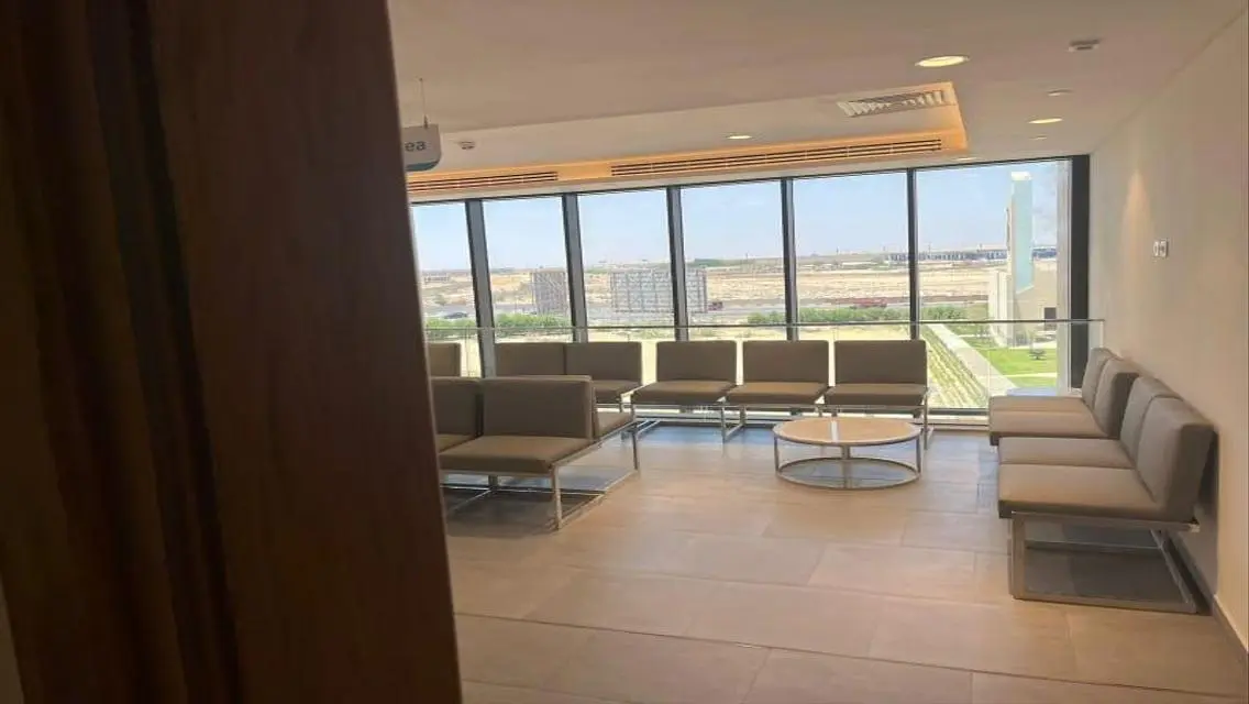 عيادة طبية للإيجار في ويست تاون - موقع متميز