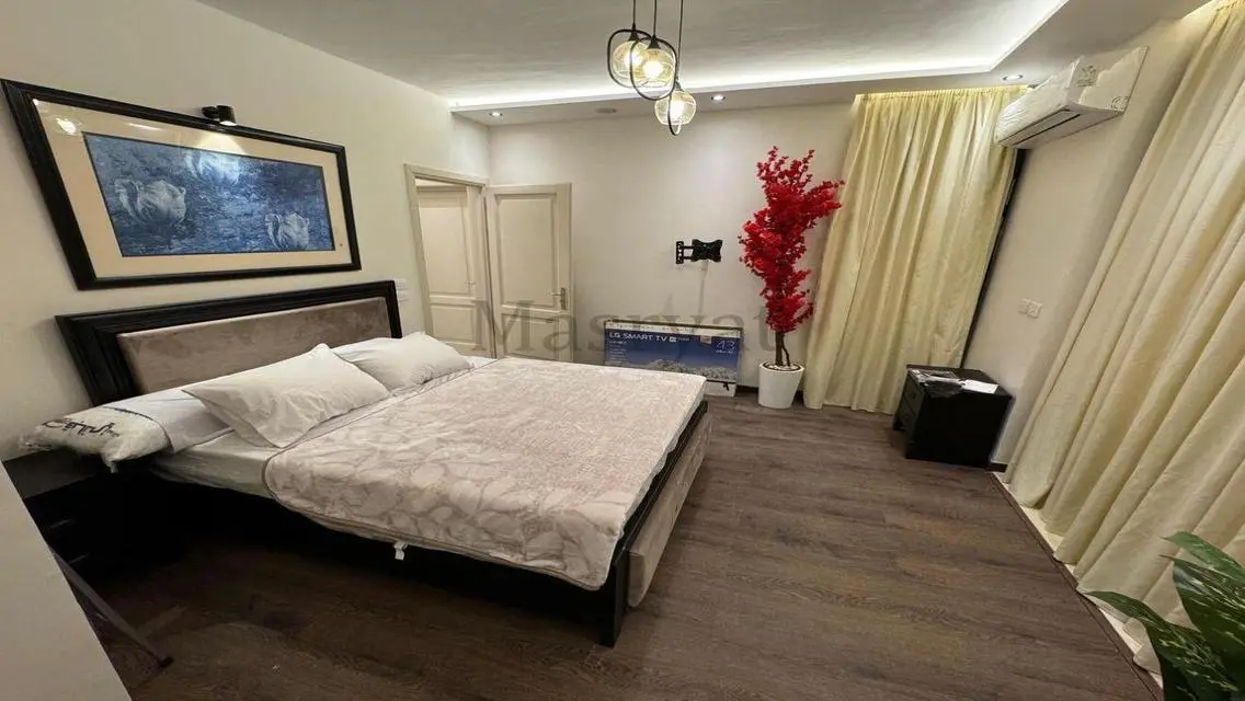 Luxurious 170 sqm Apartment with Balcony and Lake View