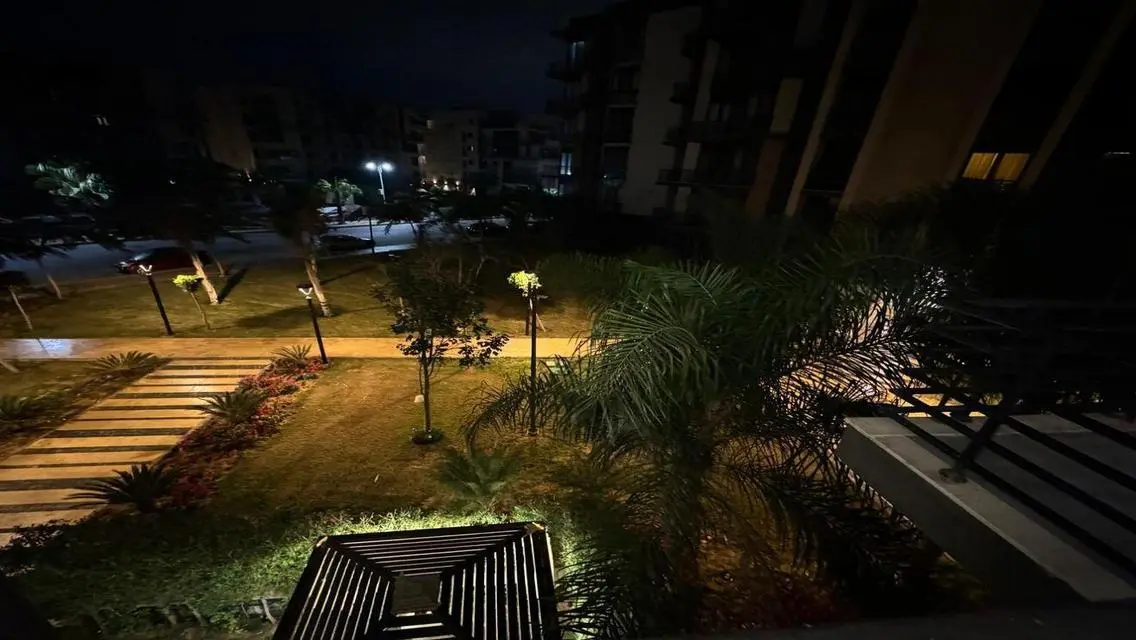 Luxurious 170 sqm Apartment with Balcony and Lake View