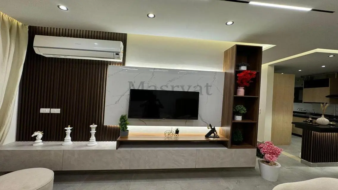 Luxurious 170 sqm Apartment with Balcony and Lake View