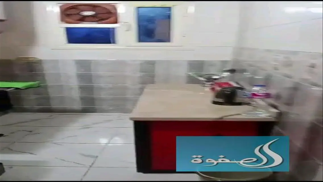 شقة فاخرة للإيجار بـ 17000 جنيهاً مع شرفة