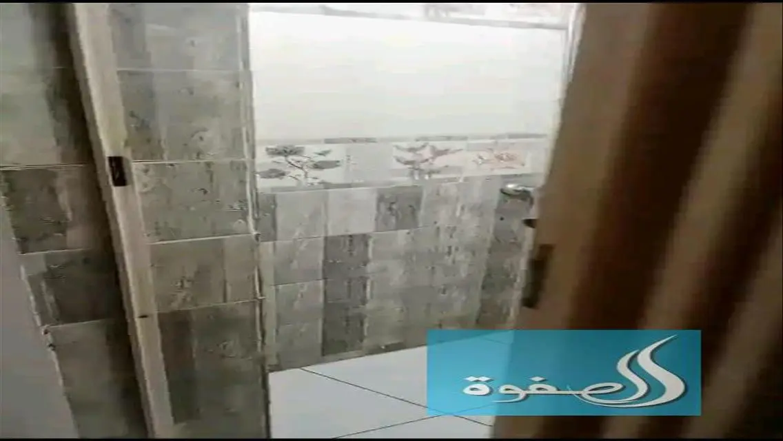 شقة فاخرة للإيجار بـ 17000 جنيهاً مع شرفة