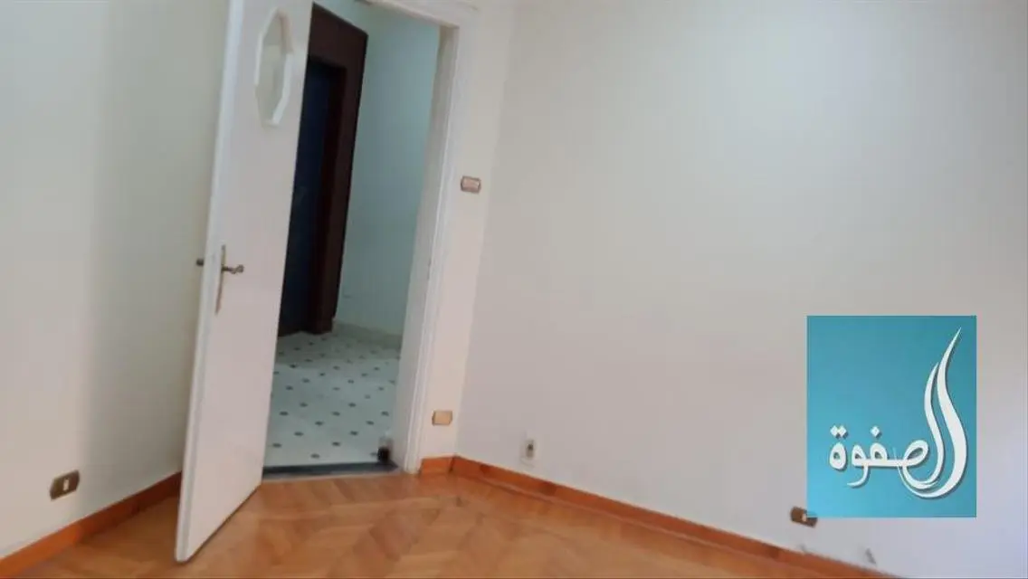 Apartment for Sale: 32 Square Meters in a Prime Location