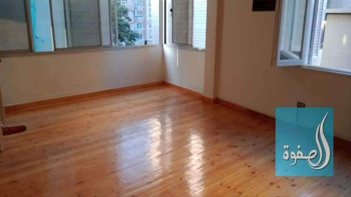 Apartment for Sale: 32 Square Meters in a Prime Location