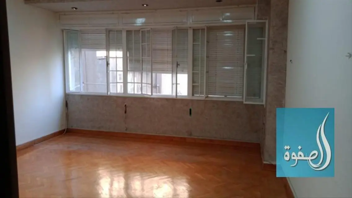 Apartment for Sale: 32 Square Meters in a Prime Location