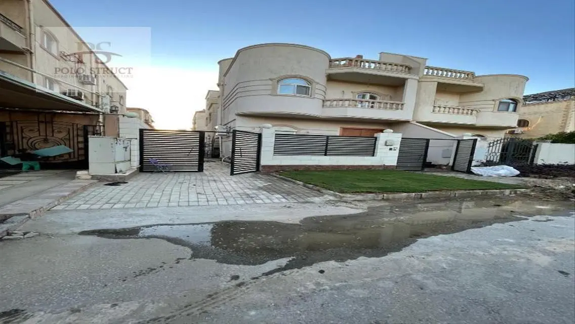 شقة فاخرة بمساحة 1500 متر مع بحيرات وإطلالات مميزة