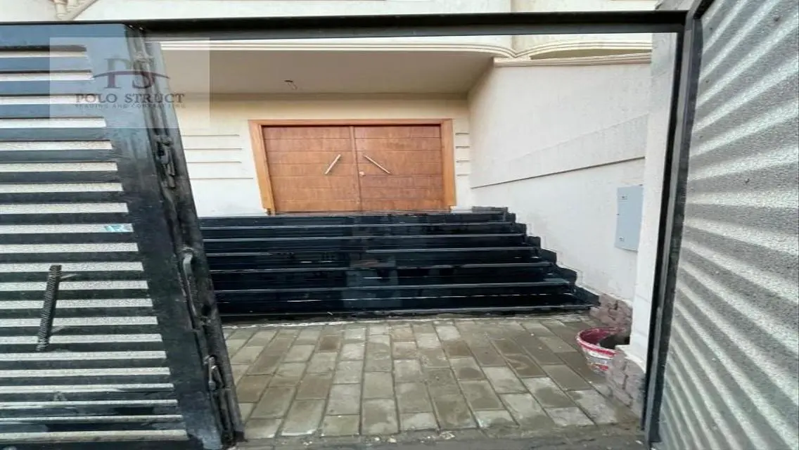 شقة فاخرة بمساحة 1500 متر مع بحيرات وإطلالات مميزة