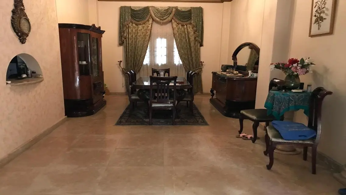 عقار فخم بمساحة 400 متر في موقع مميز
