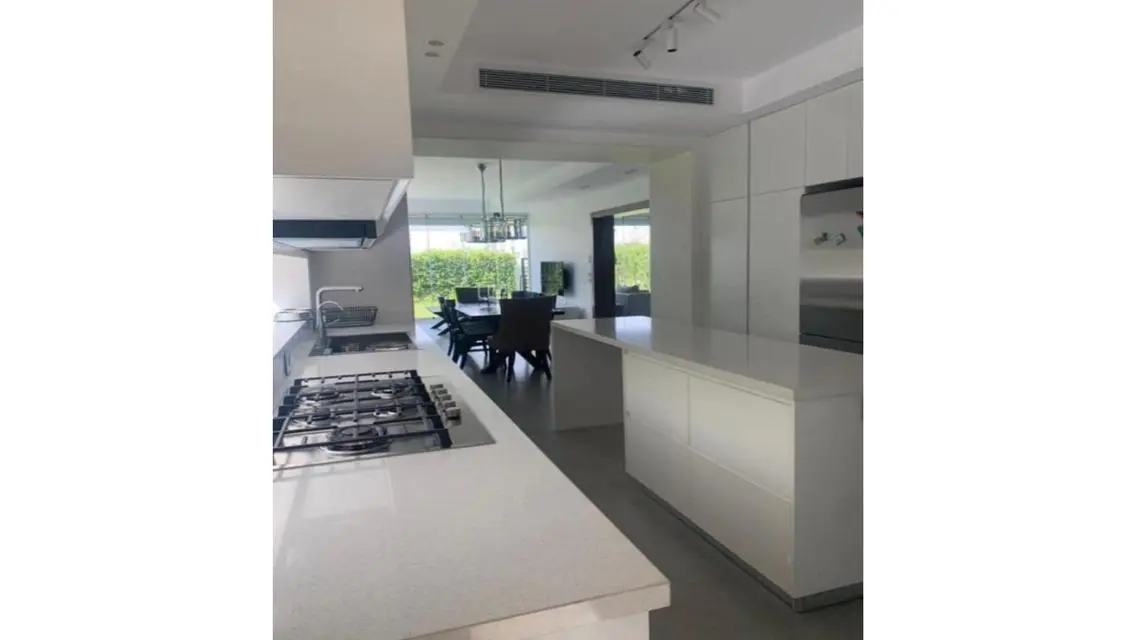 Mountainview Apartment – 4 Bedrooms and 3 Bathrooms