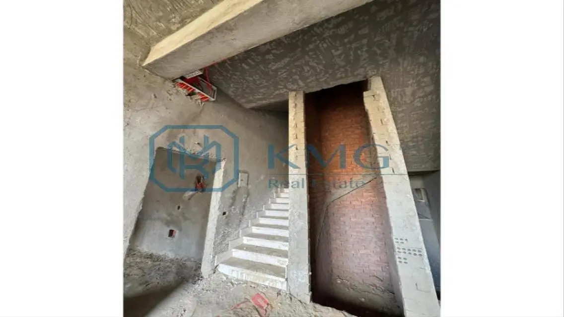 Luxury Apartment for Sale - 189 Sq M with Balcony and Security