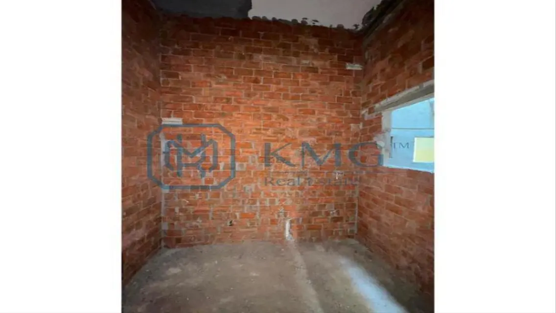 Luxury Apartment for Sale - 189 Sq M with Balcony and Security