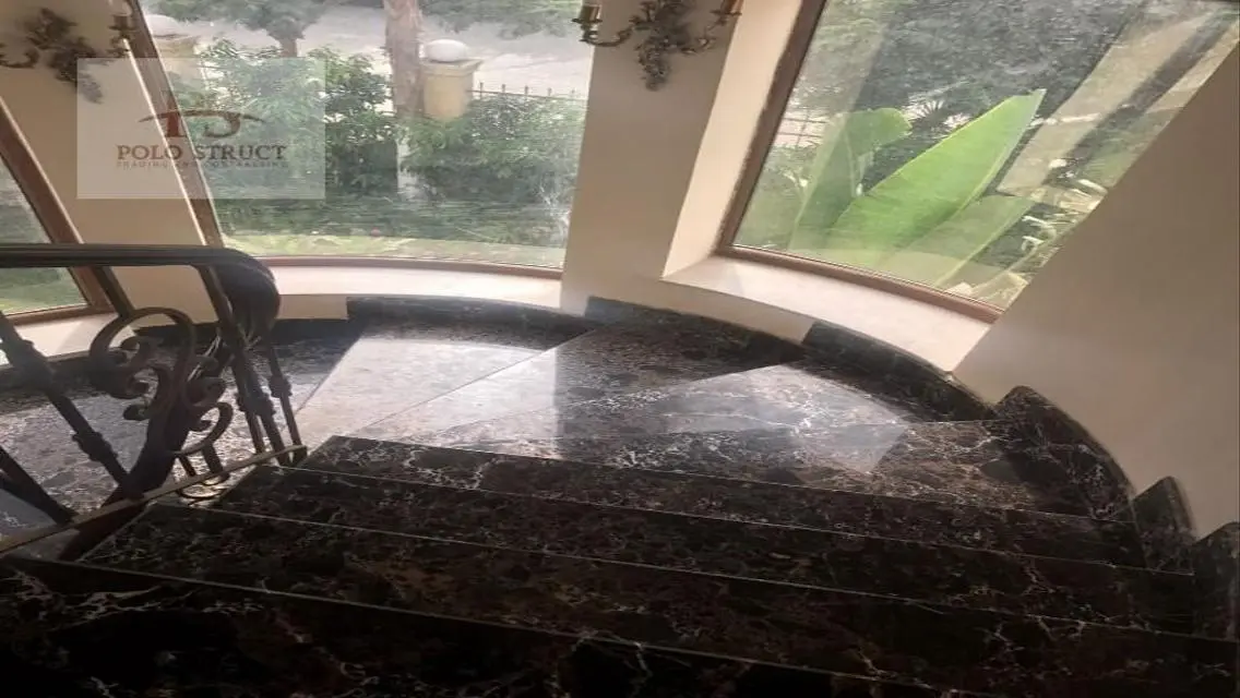 فيلا فاخرة بمسبح وحديقة خاصة للبيع