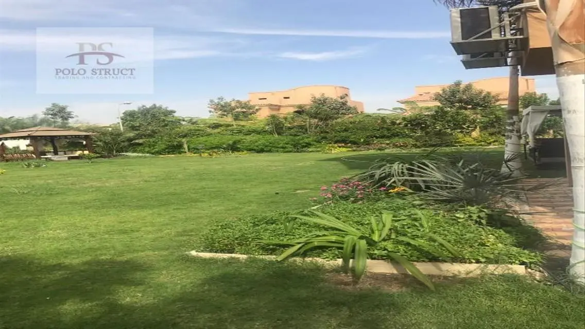 فيلا فاخرة بمسبح وحديقة خاصة للبيع