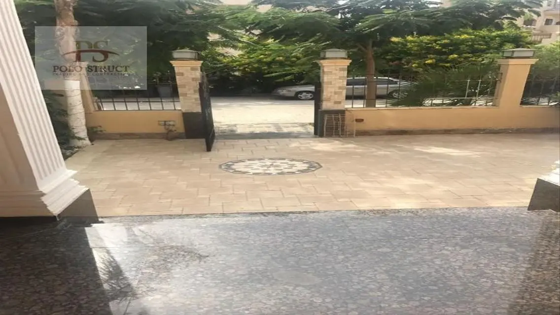 فيلا فاخرة بمسبح وحديقة خاصة للبيع