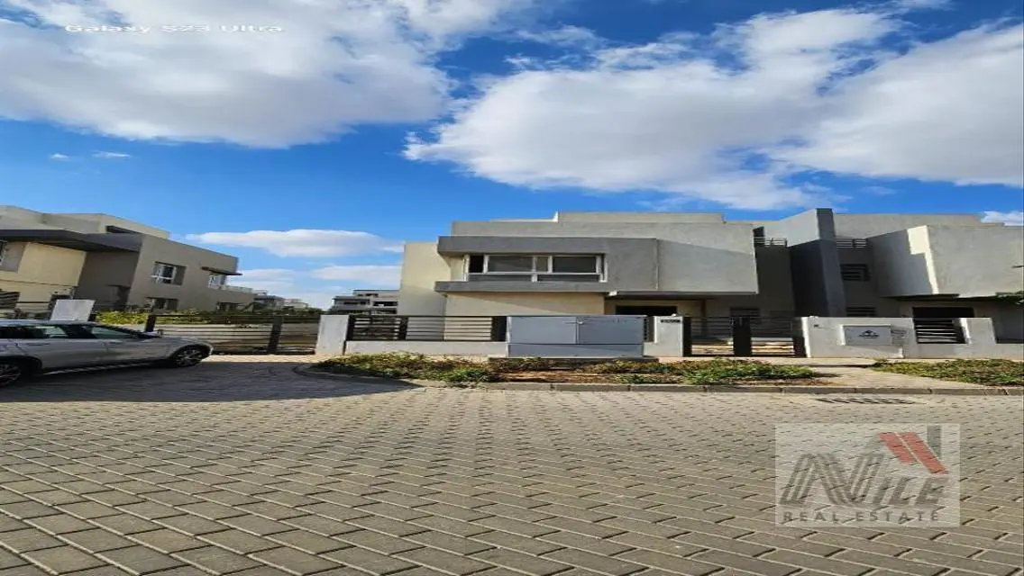 Luxurious Villa for Sale in Hyde Park - New Cairo