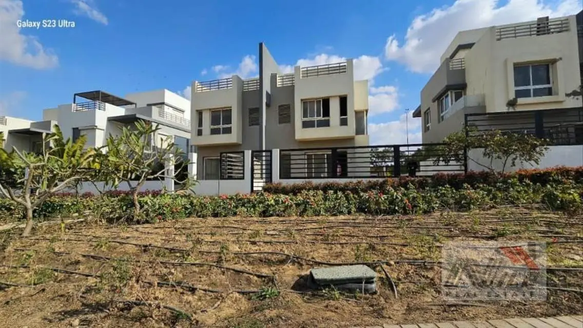 Luxurious Villa for Sale in Hyde Park - New Cairo