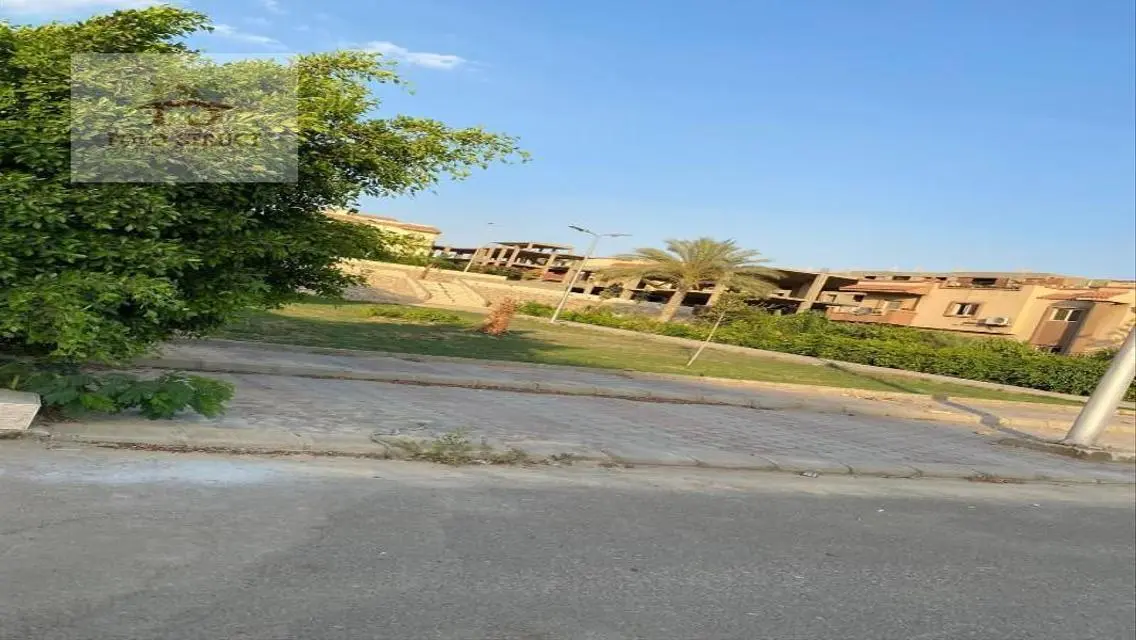 فيلا فاخرة للبيع بحمام سباحة خاص وإطلالة رائعة