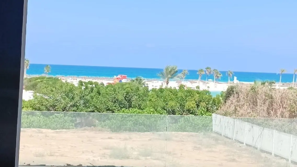 شقة فاخرة مع حديقة خاصة وإطلالة على البحيرات