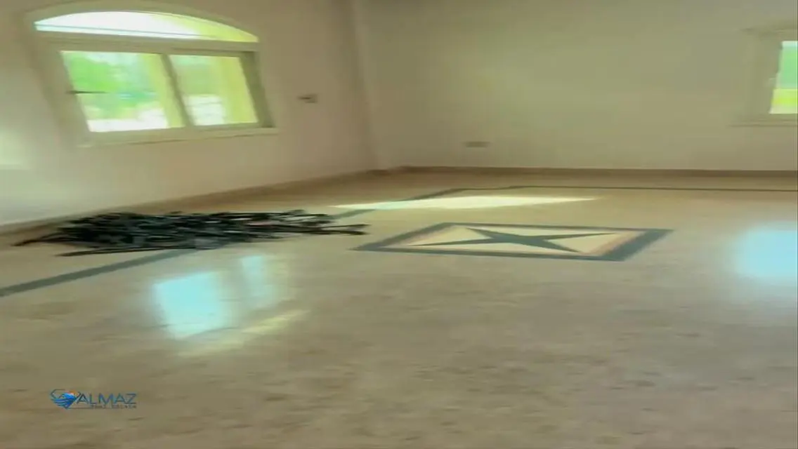 شقة فاخرة للبيع في موقع متميز