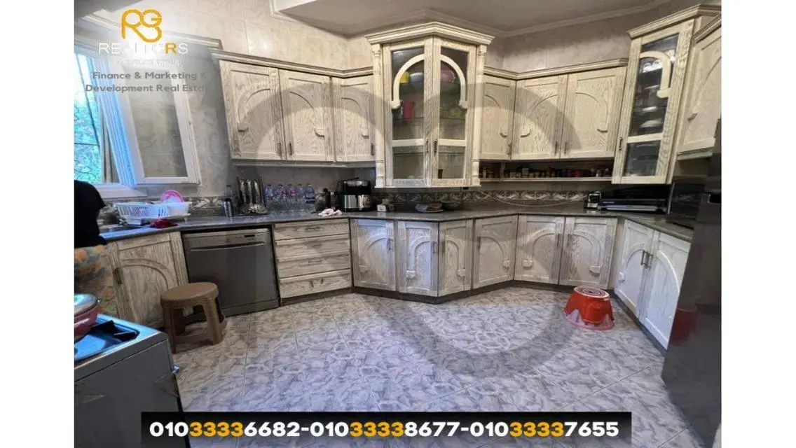 Luxurious 900 sqm Apartment with Premium Amenities
