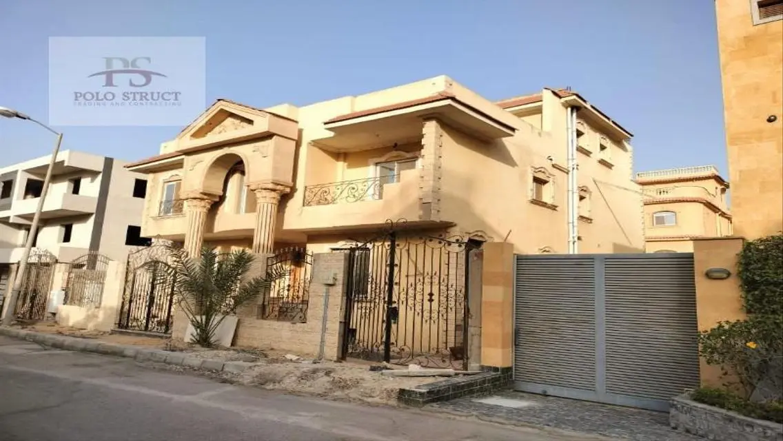 فيلا فاخرة مع حديقة ومسبح خاص