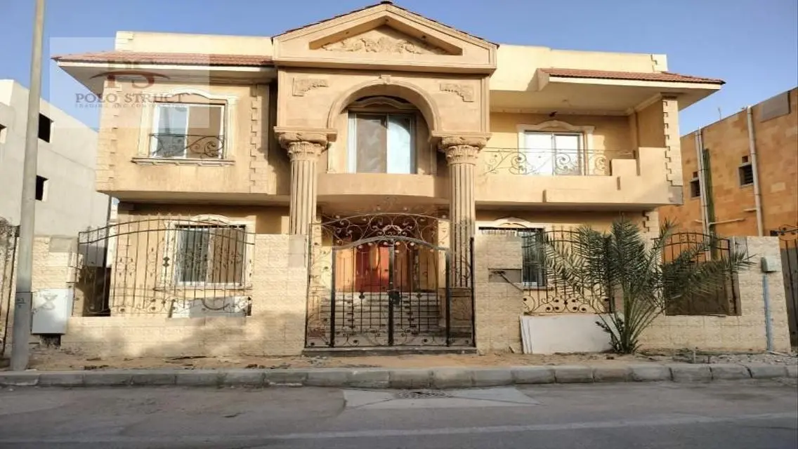 فيلا فاخرة مع حديقة ومسبح خاص