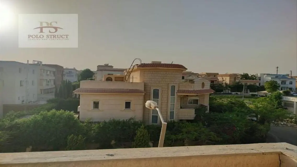 فيلا فاخرة مع حديقة ومسبح خاص