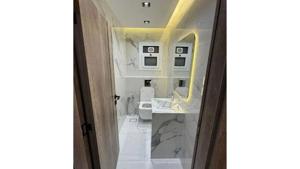 شقة مميزة للبيع بمساحة واسعة