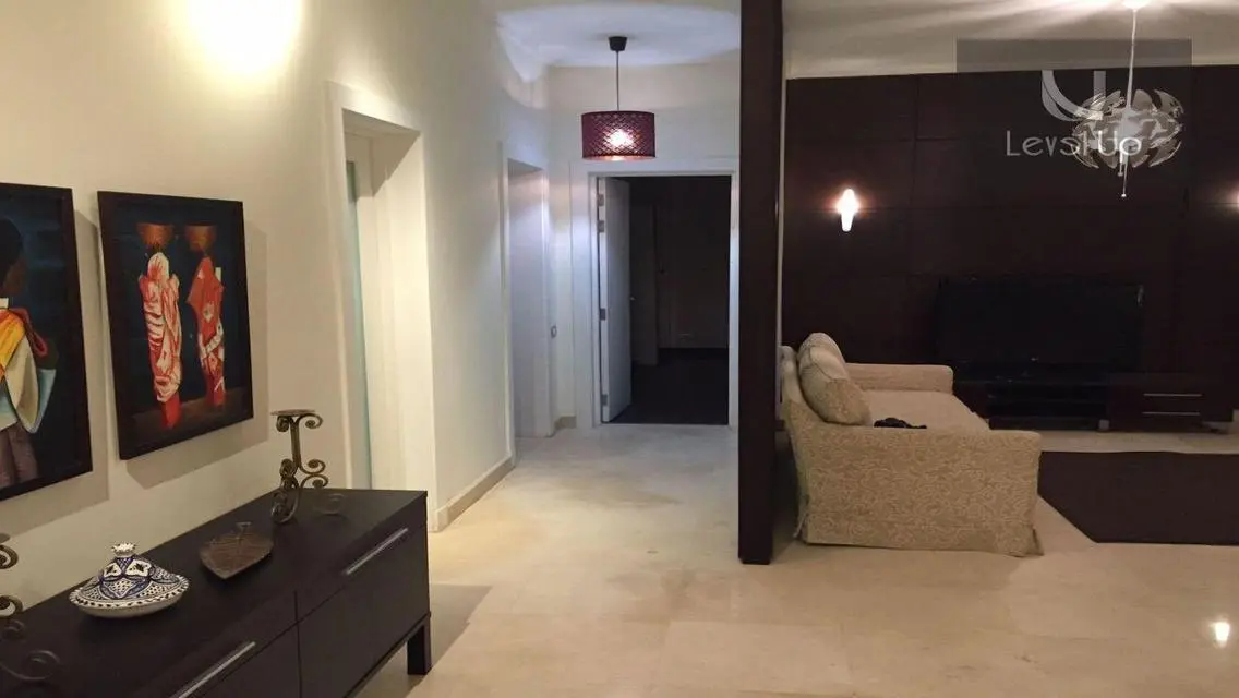 Luxury Apartment Overlooking Lake in Prime Location