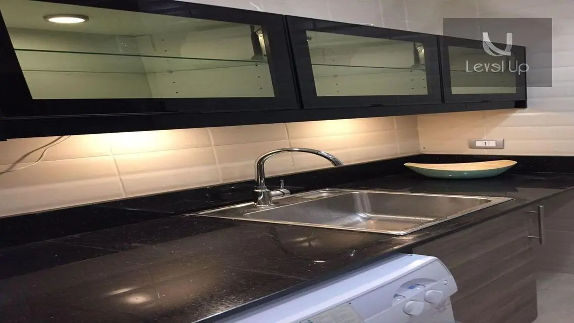 Luxury Apartment Overlooking Lake in Prime Location