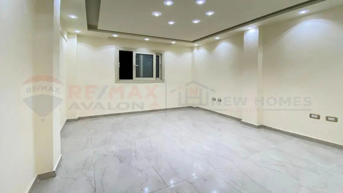 Luxury Apartment with Lake View in the Heart of the City