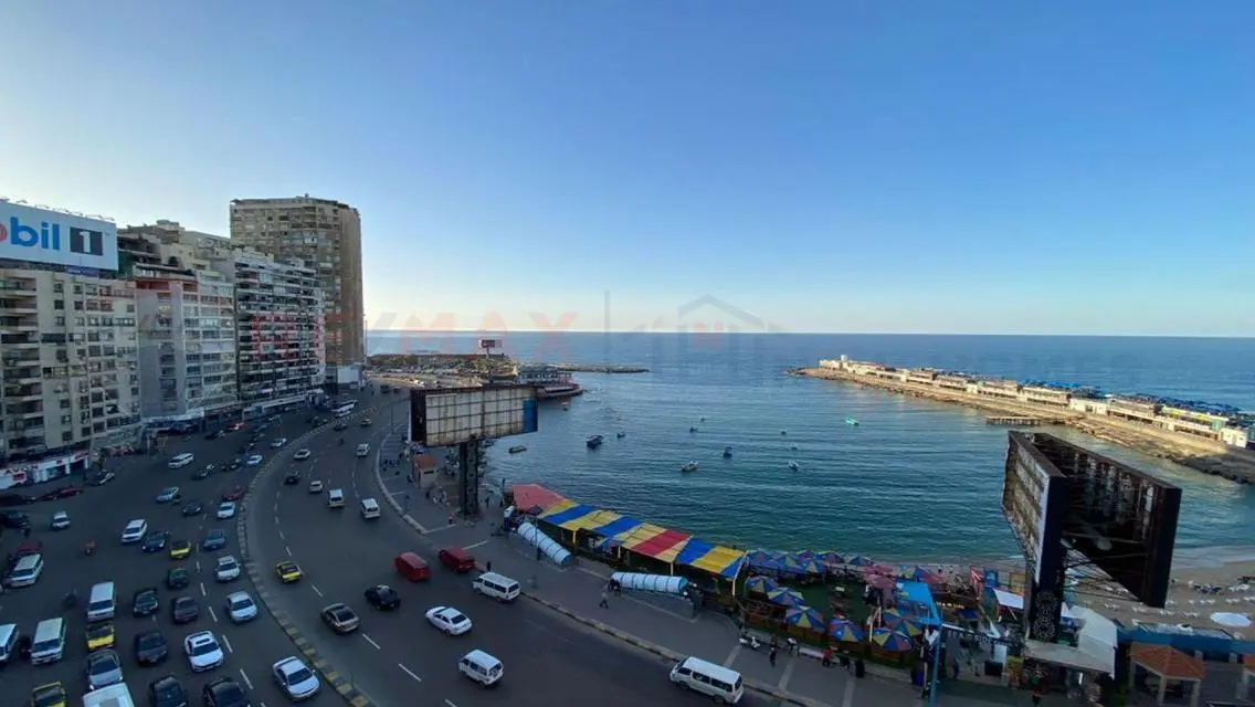 Luxury Apartment with Lake View in the Heart of the City