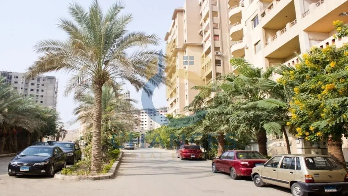 شقة فاخرة مع شرفة للبيع - فرصة استثمارية فريدة