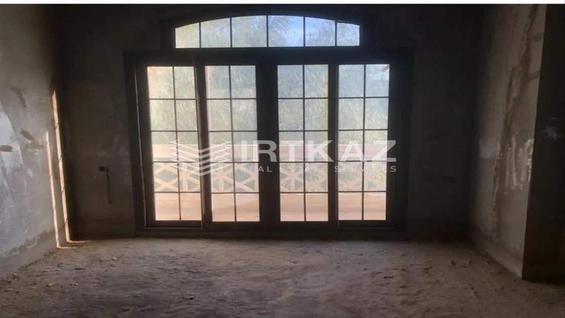 Luxury Villa for Sale - 4 Bedrooms with Private Garden