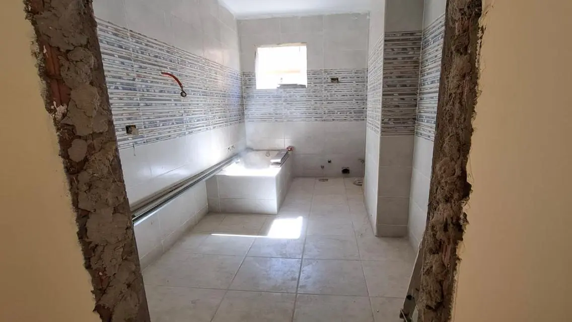 شقة فاخرة بجانب معلم رئيسي