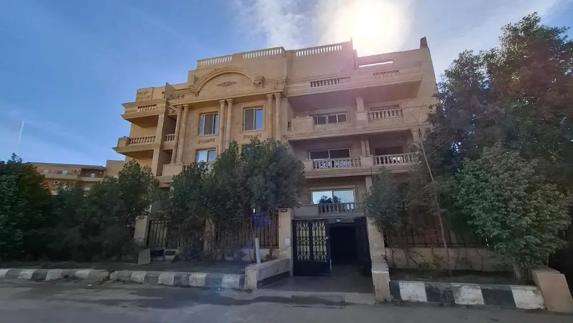شقة فاخرة بجانب معلم رئيسي
