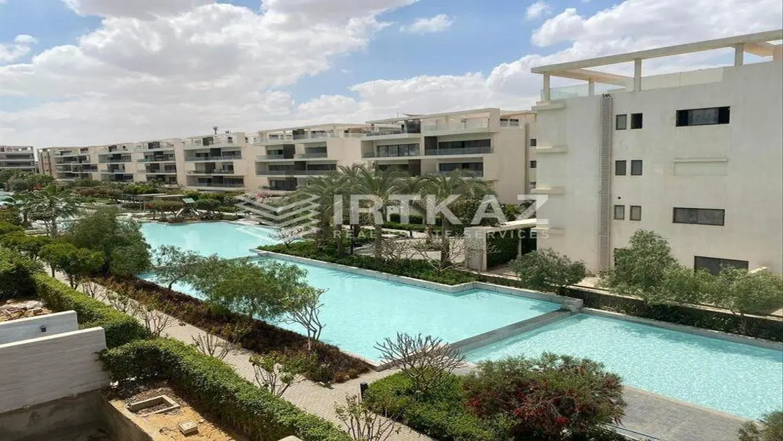 شقة فاخرة للبيع بمساحة واسعة وإطلالة ساحرة