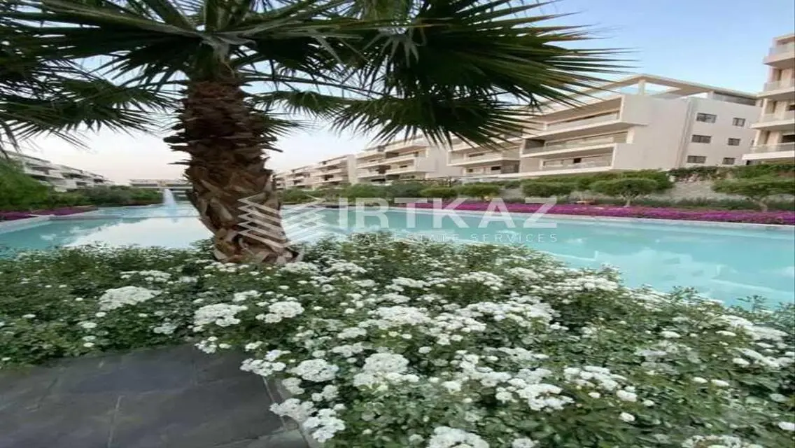 شقة فاخرة للبيع بمساحة واسعة وإطلالة ساحرة