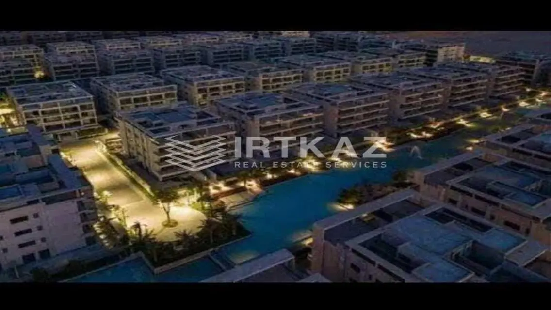 شقة فاخرة للبيع بمساحة واسعة وإطلالة ساحرة