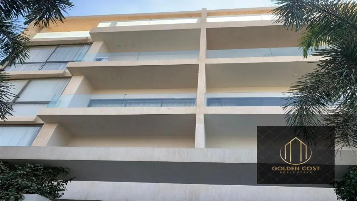 Luxurious Villa with Spacious Design and Stunning Lake View